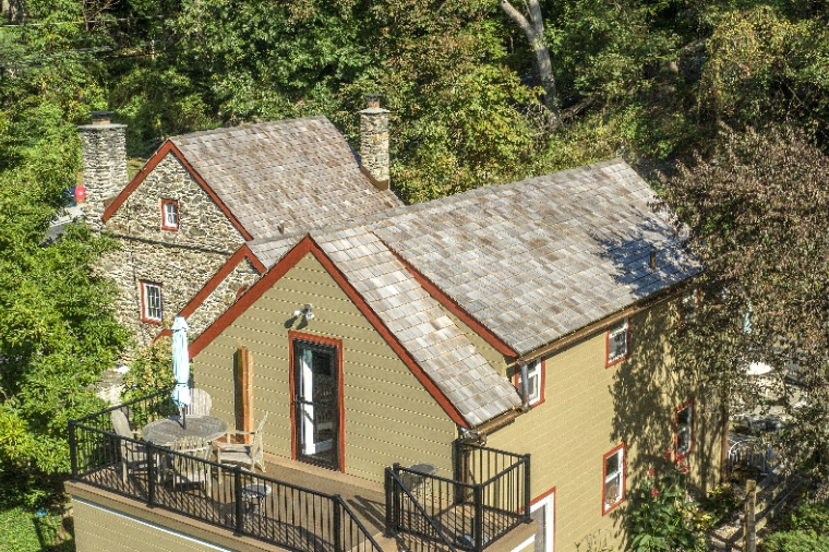overhead view of a home in Southeastern Pennsylvania with a new roof courtesy of Middle Creek Roofing
